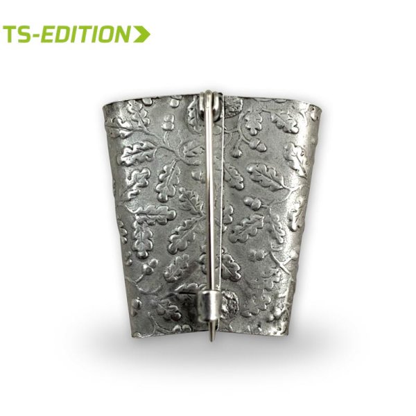 Preview: Rückseite der Saubarthülse EICHENBLATT mit Nadel