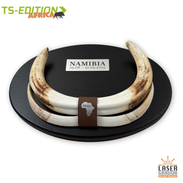 Warzenkeilerwaffen mit Büffellederstreifen nussbraun und Dekoelementen in silber