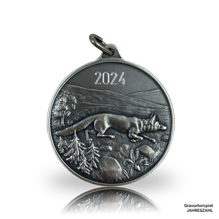 Jagdmedaille Motiv FUCHS in altsilber mit gravierter Jahreszahl auf der Vorderseite